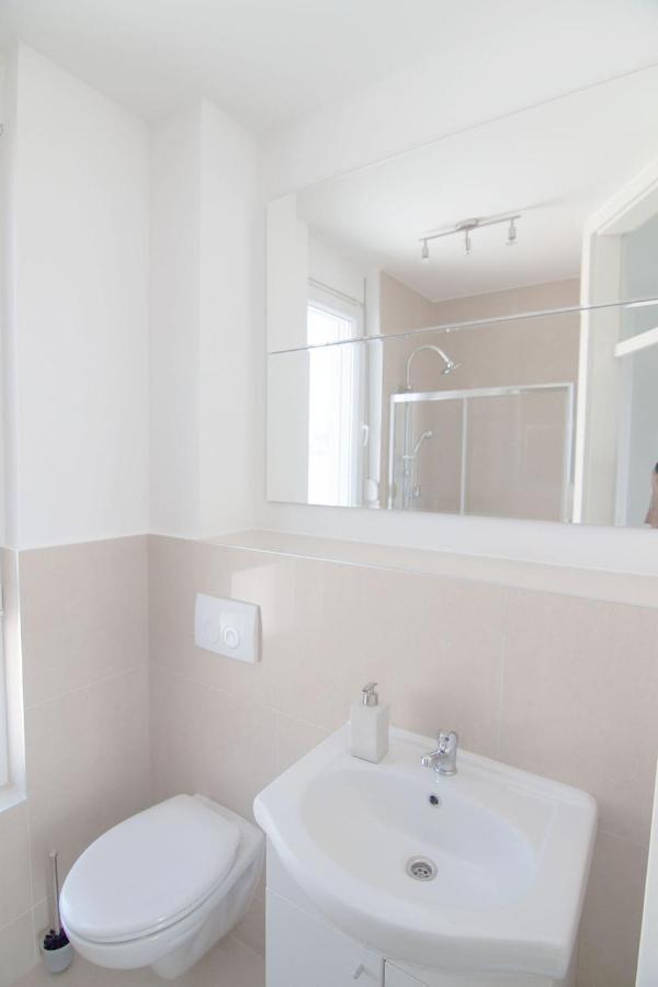 Apartments Atrium Blue ราชานาส ภายนอก รูปภาพ